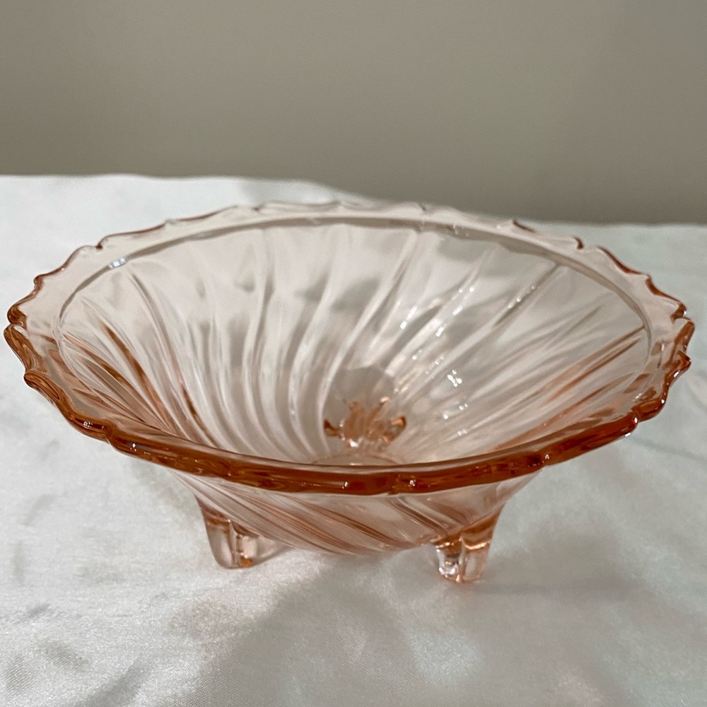 EUC VTG PINK SWIRL OPEN CANDY DISH BY JEANETTE DEPRESSION GLASS, 3 FOOTED